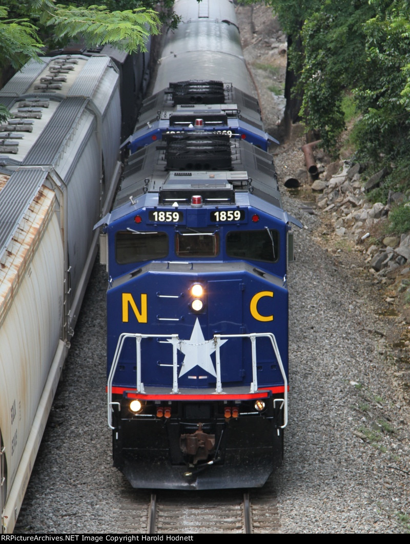 RNCX 1859 & 1869 lead train 74 northbound